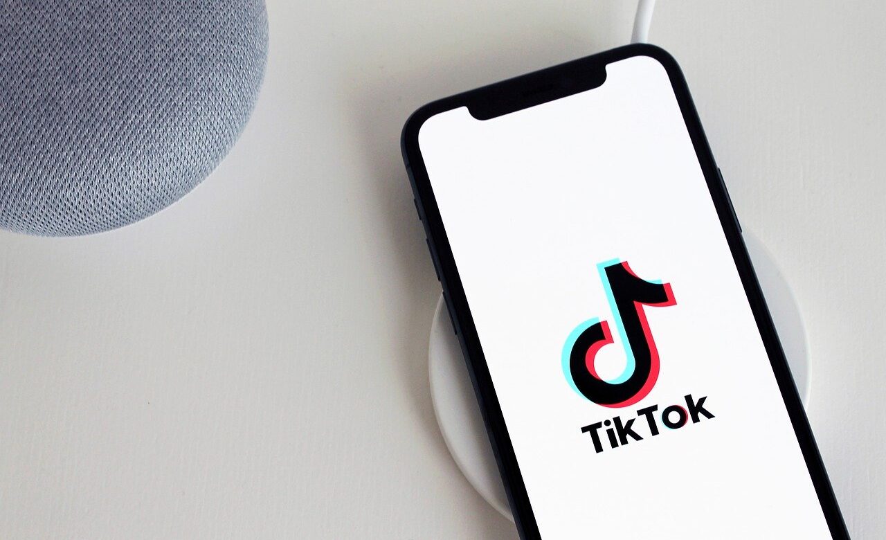 TikTok Italia: raggiunti i 100 milioni di utenti al mese in Europa