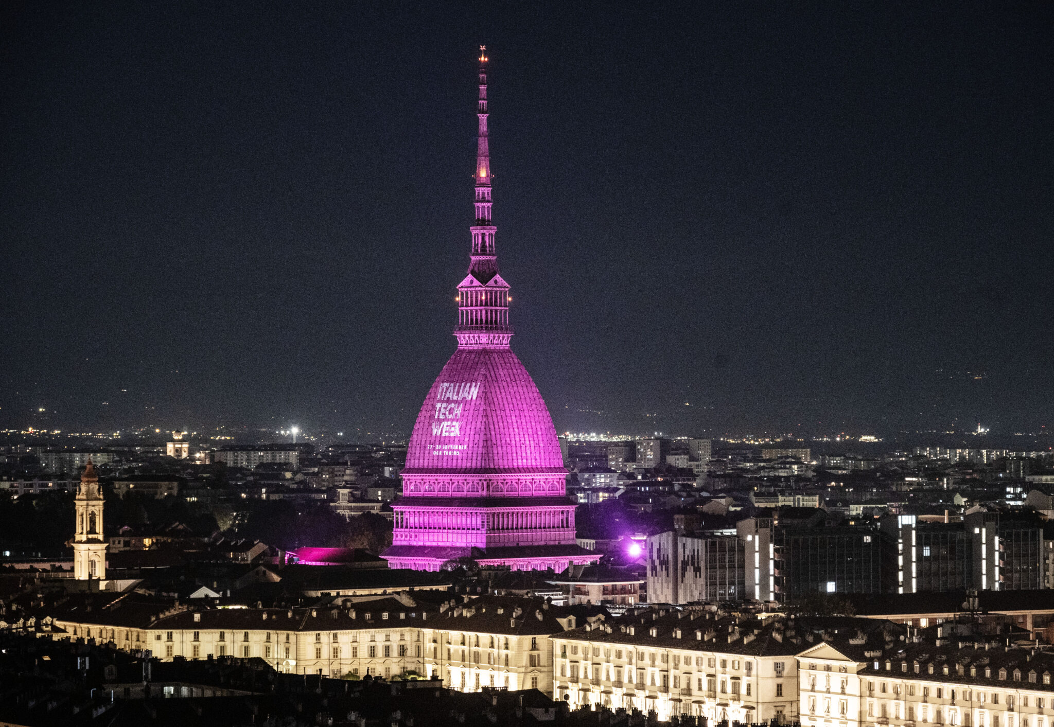 orino 26-09-2023 Foto Daniele Solavavggione  MOLE ANTONELLIANA ILLUMINATA PER L'ITALIAN TECH WEEK